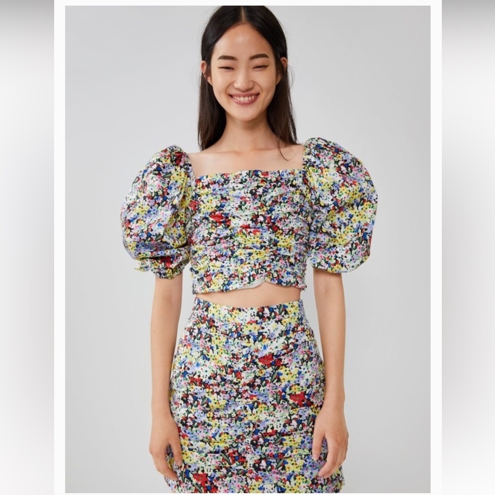 NWT Zara Set 2 items: Floral Crop Top & Mini Skirt Set